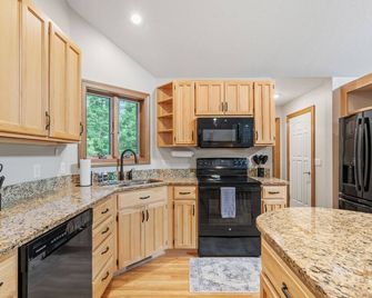 Minnestay Eagle Ridge | On The River - Menomonie - Kuchyň