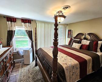 Cozy & Convenient Home Near The University & Bangor - Old Town - Schlafzimmer
