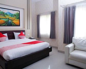 OYO 920 Gajah Mada Hotel - Palu - Bedroom
