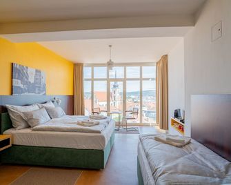 Hotel Avion - National Cultural Monument - Iconic Houses Org - ברנו - חדר שינה