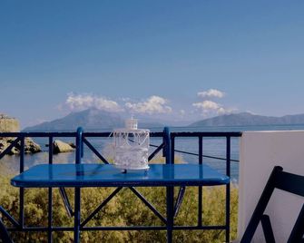 Alkistis Cozy By The Beach Apt In Ikaria Island, Therma 1st Floor - Agios Kirykos - Balcony