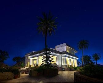 The Altus - A Luxury Homestay - Mount Abu - Building