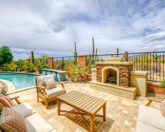 Fantastic desert retreat w/ private pool, outdoor fireplace, & high-speed WiFi - Marana - Pool