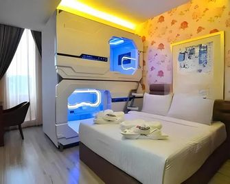 Hotel Zamsaham - Senai - Bedroom