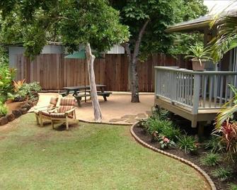 89 - Plantation Style Studio & Courtyard Garden with Gift & Coffee Service - Lawai - Patio