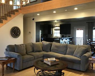 Barefoot Hills - Dahlonega - Living room