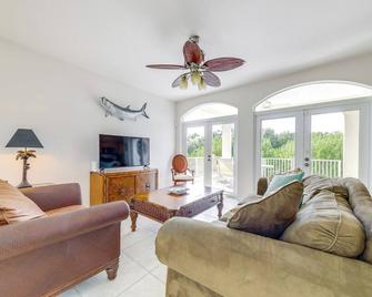 Half-mi to Boat Ramp: Canal-front Florida Keys Gem - Tavernier - Sala de estar