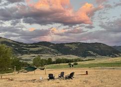 Yellowstone Dreamin Camp - Pray - Building