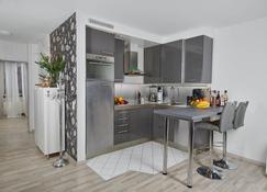 Exclusive Apartments Stuttgart - Gablenberg - Stuttgart - Kitchen