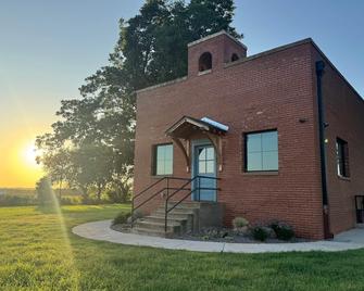 Luxe 1920 Schoolhouse Sleeps 8 30 Min From Okc - Guthrie - Gebouw