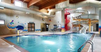 Best Western Plus Ramkota Hotel - Sioux Falls - Alberca