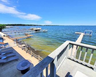 Unsalted Shores on Big Spirit Lake - Spirit Lake - Balcón