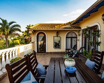 La Loggia Bed and Breakfast - אמהלאנגה - מרפסת