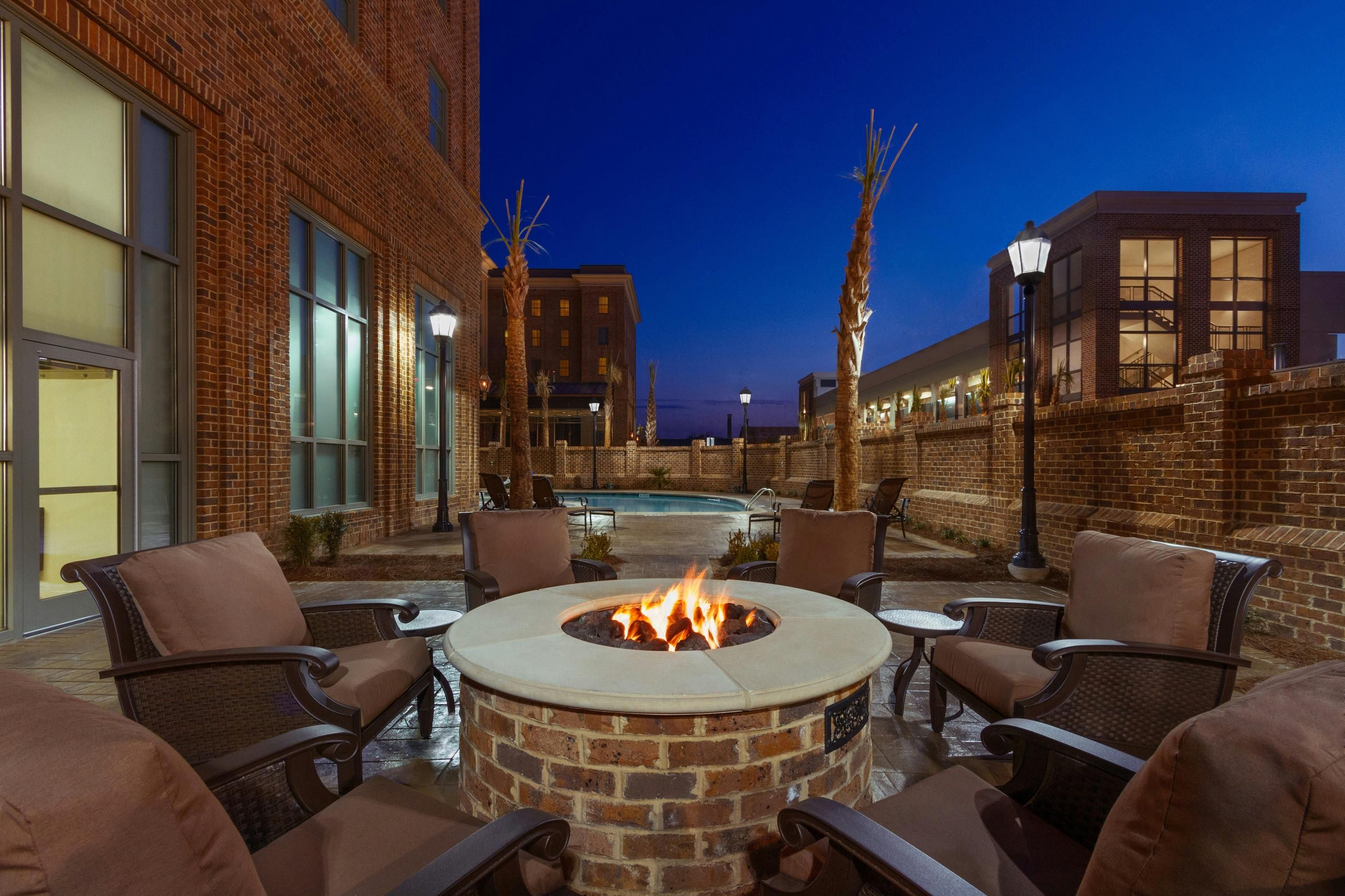 Embassy Suites by Hilton Savannah Historic District - סאוואנה - מרפסת
