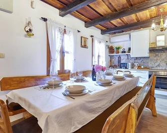 Nice Home In Vrbovec With Kitchen - Vrbovec - Comedor