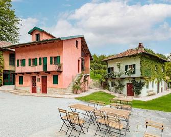 Tenuta Miranda - Cassinasco - Edificio