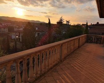 Marvelous home just steps from the Chianti and beyond - Cavriglia - Balcone
