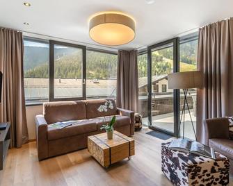Sunny Ferienwohnungen Ski In - Ski Out - Zell am See - Living room