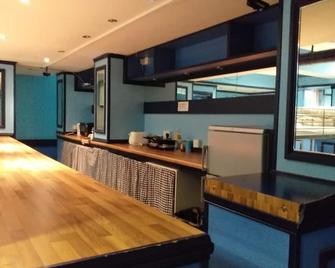 The Queens Hostel - London - Bedroom