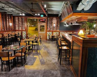 Cascades Inn - Bloomington - Restaurant