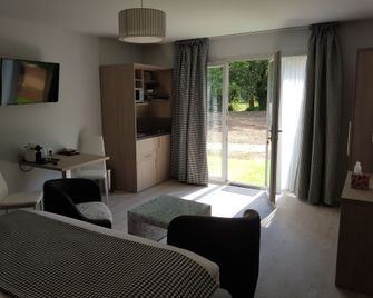 Hôtel Domaine des Pierres Dorées - Bagnols
