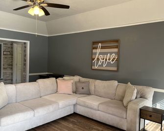 Location Location Location Memphis metro area - Southaven - Living room