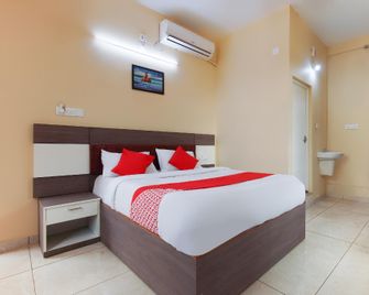 OYO 49965 Golden Residency - Perintalmanna - Bedroom
