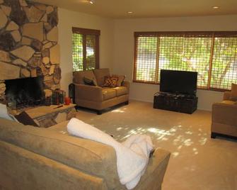 Executive Retreat, Corporate Residence or Wine Weekend Getaway, Lompoc, CA - Lompoc - Living room