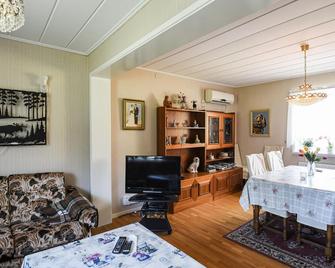 Cozy Home In Vänersborg With Wifi - Vanersborg - Essbereich
