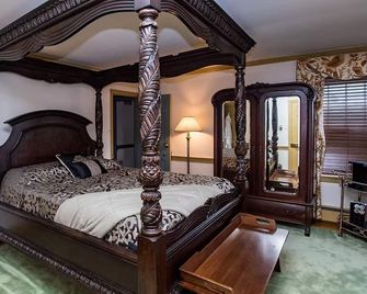 The Poe at The Manor on Rosedale Bed & Breakfast - Highspire