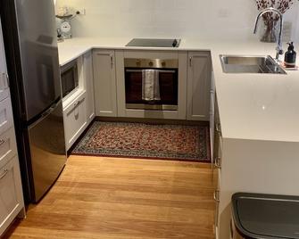 Trendy Northcote location - Brunswick - Kitchen