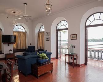 Brunton Boatyard - Cgh Earth - Kochi - Living room