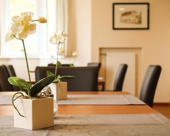 Hotel Waldlust B&b - Schwandorf - Comedor