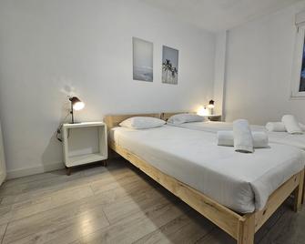108A Apartamento de 3 habitaciones con terraza - Gijón - Camera da letto