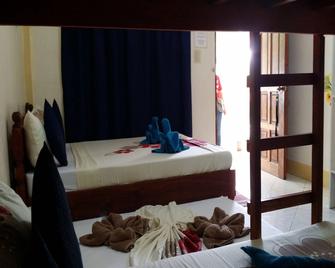 Palm Grove Saud Holiday Complex Hotel - Pagudpud - Bedroom