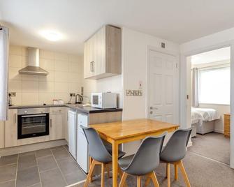 Apartment with Access to Pool Spa & Soft play - Ilfracombe - Kitchen