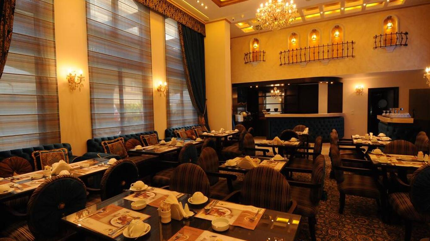 Queens Suite Hotel
