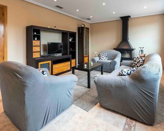 Acogedora casa en Valdilecha - 발딜레차 - 거실