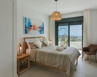 Split-level apartment with spa & private rooftop - Malaga - Sypialnia