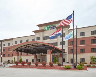 هوليداي إن إكسبرس هوتل آند سويتس كولومبيا يونيفيرسيتي أريا - هاي واي 63، آن آي آيتش جي هوتل - كولومبيا - مبنى