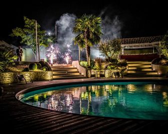 The Originals Boutique, Hôtel La Grange, Niort - ניור - בריכה