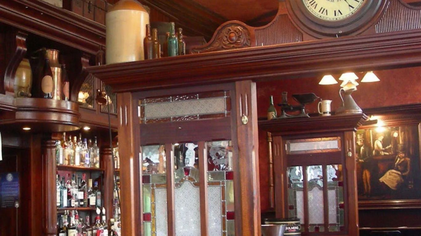 O'Neills Victorian Pub and Townhouse