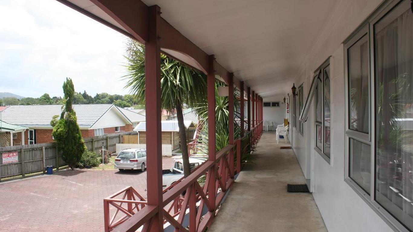 Burgundy Rose Motel