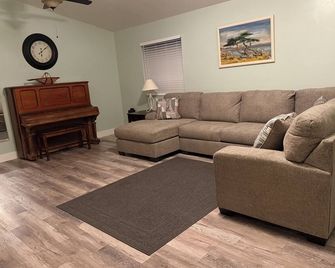 Quiet, Comfortable Home in Safford, AZ - Safford - Huiskamer