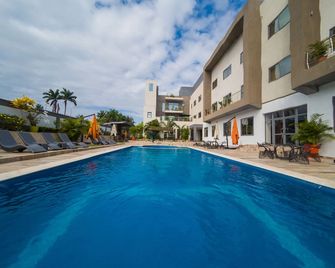 The Palms by Eagles - Takoradi - Bazén