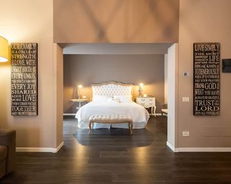 Like Home Boutique Hotel - Azzano San Paolo - Habitación