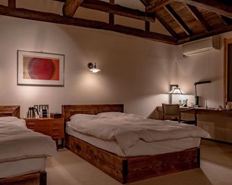 Hana no kumo - איזו - חדר שינה