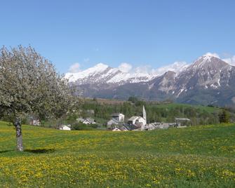 Beautiful sunny apartment in the pretty village resort alps champsaur - Saint-Michel-de-Chaillol - Campo de Golf