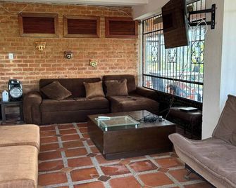 Beautiful swimming pool and view of Lake Calima for 40 people (Private) - Restrepo - Sala de estar