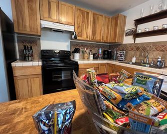 Ocean Breeze & Redwood Trees - Crescent City - Cocina